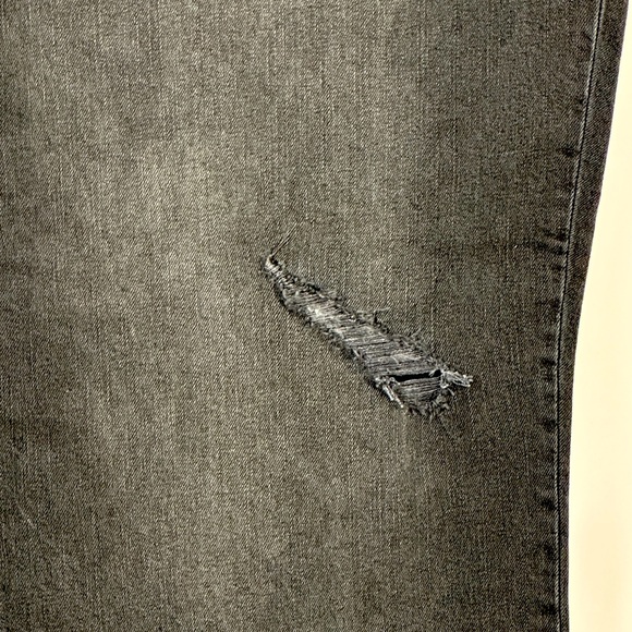 Old Navy Plus Size Black Ripped Mid Rise Boyfriend Raw Hem Ankle Jean NWT - Picture 7 of 12